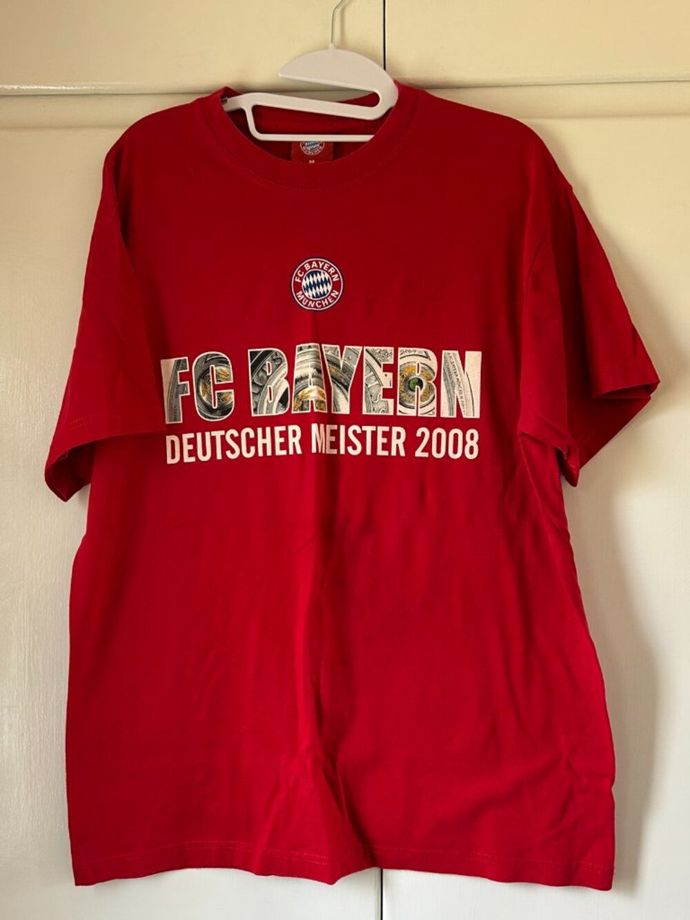 Red FC Bayern Munich 2008 "Deutscher Meister" t-shirt-Size Medium